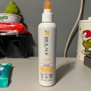 Biolage Smooth Proof Shine Milk - White and Gold